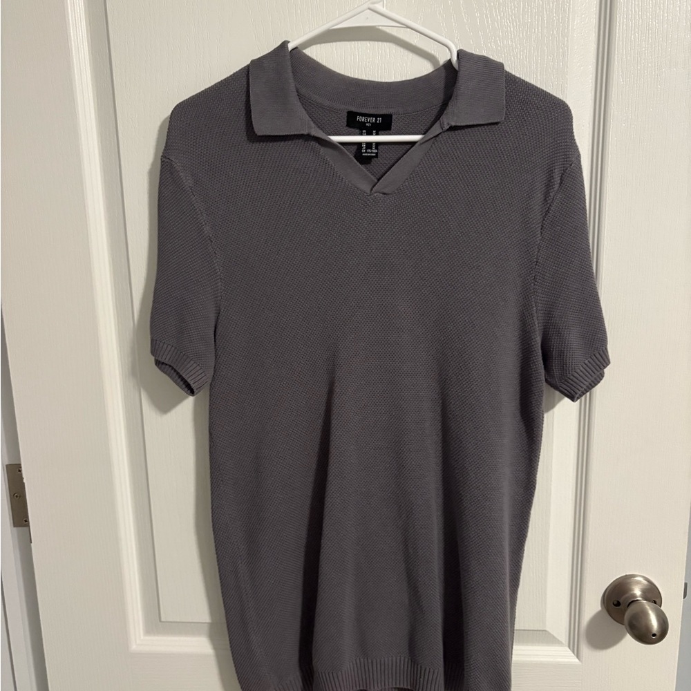 Forever 21 men’s sweater top